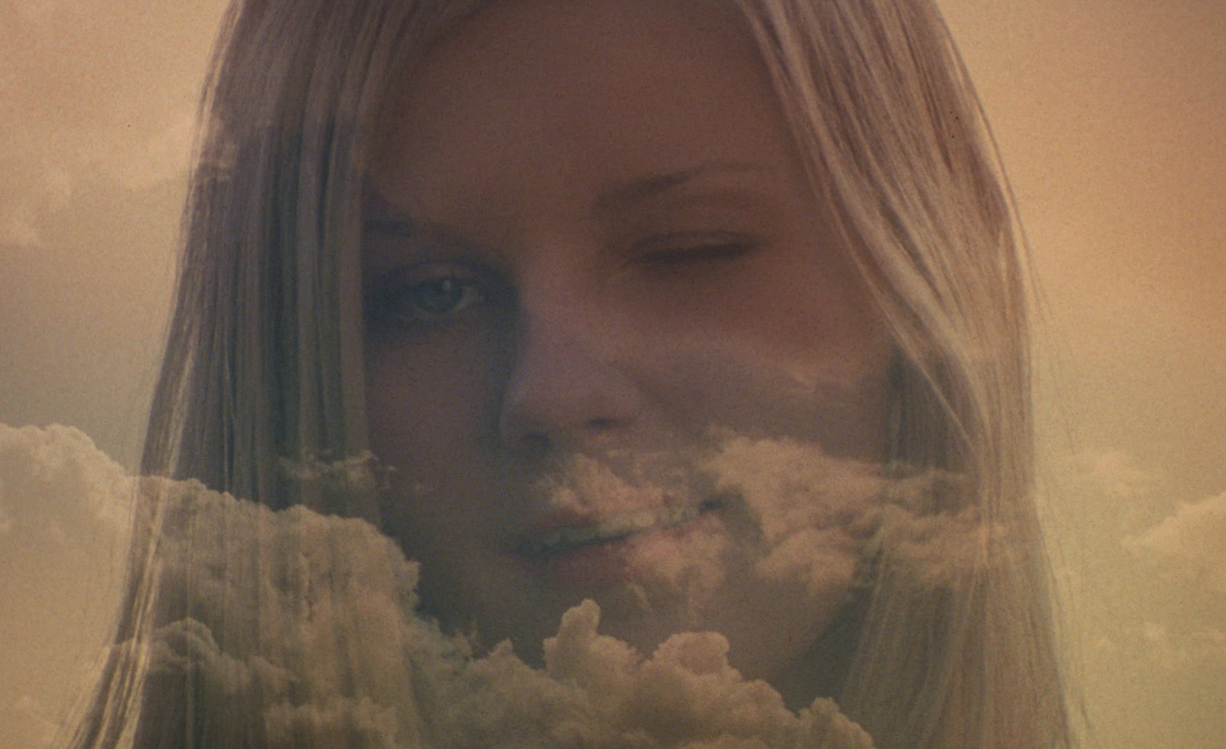 Kirsten Dunst w filmie „Przekleństwa niewinności”