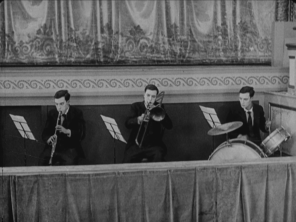 kadr z filmu "W teatrze"