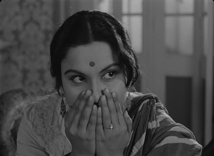 kadr z filmu samotna żona