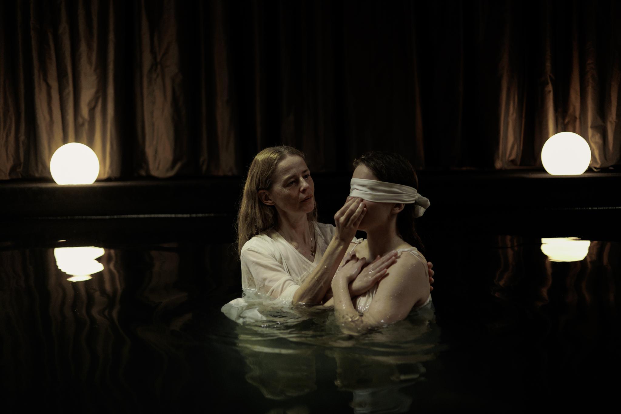 kadr z filmu natatorium