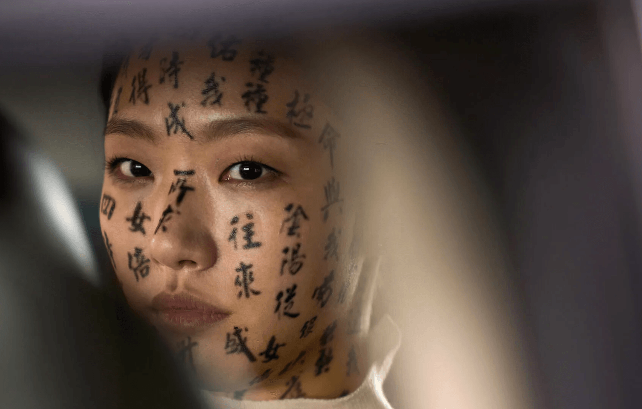 kadr z filmu "Exhuma"