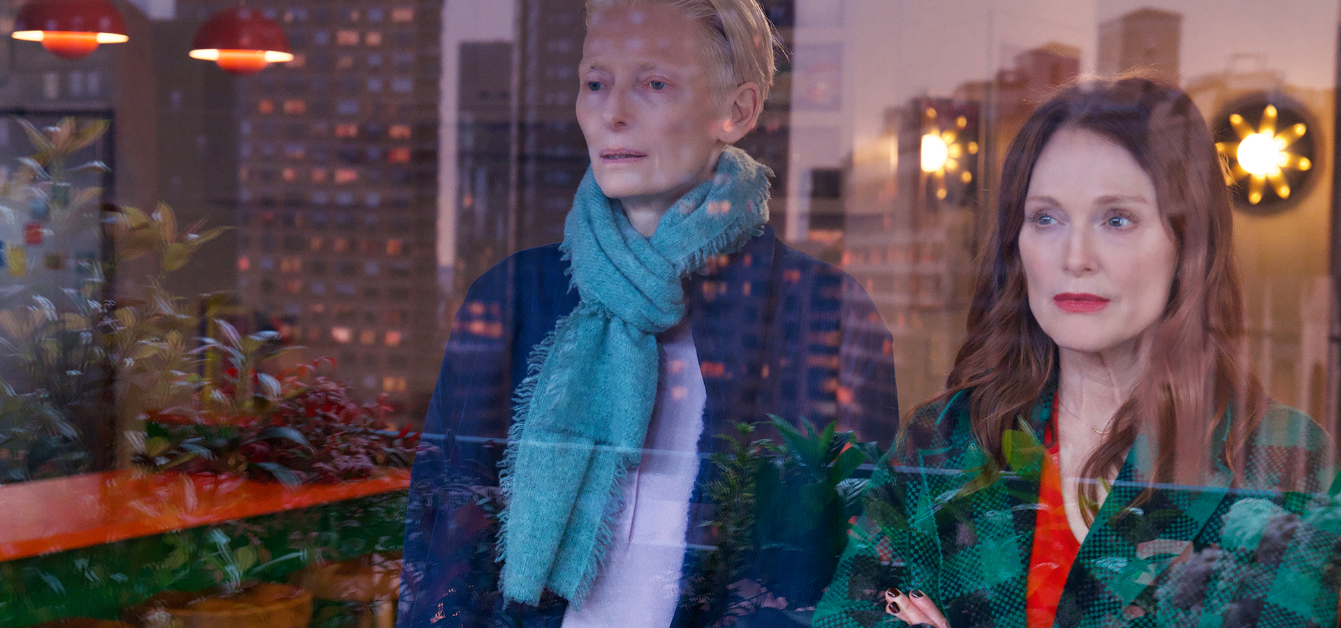 Kadr z filmu „W pokoju obok”