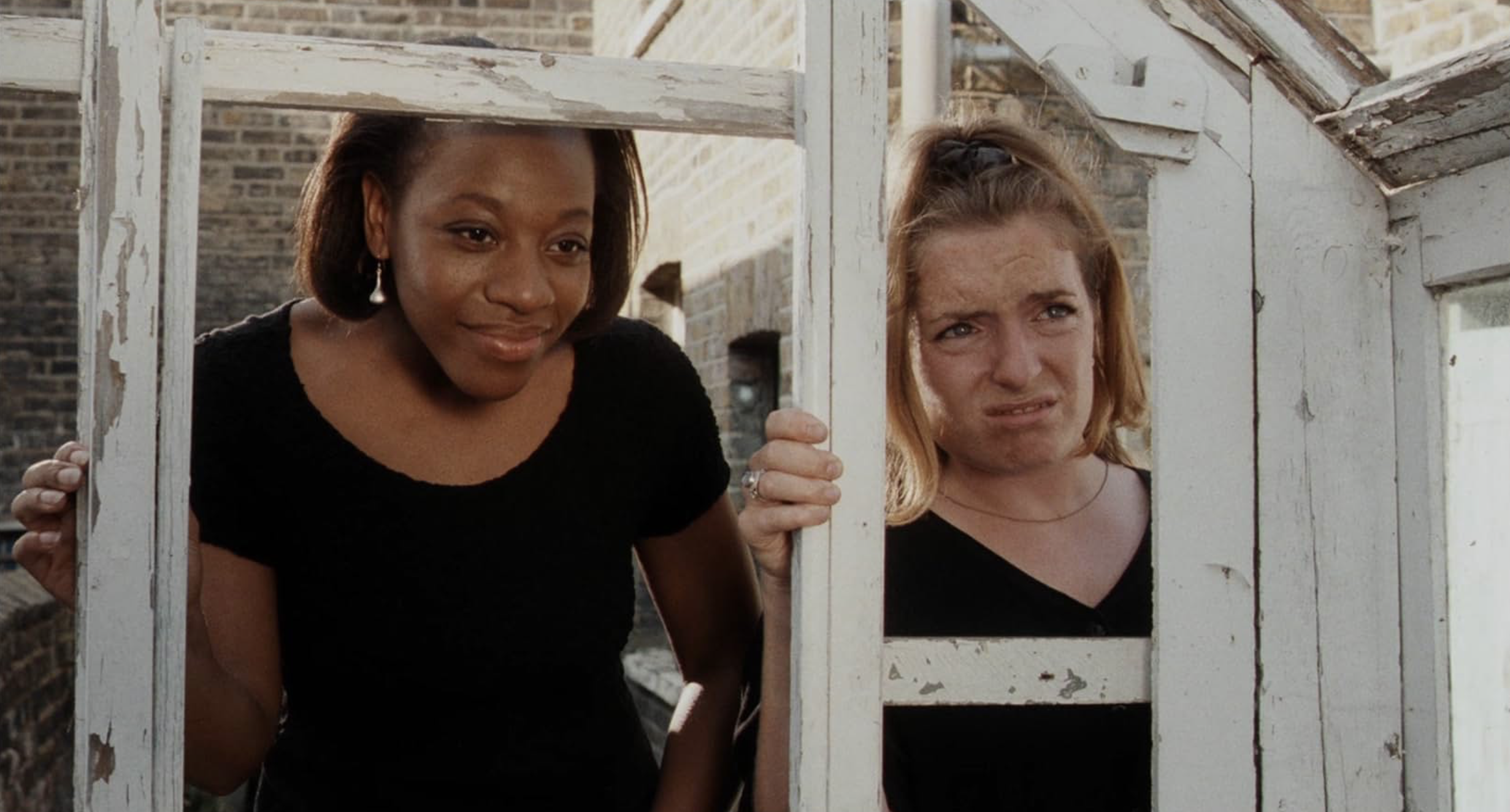 Marianne Jean-Baptiste (Hortense) i Claire Rushbrook (Roxanne) 